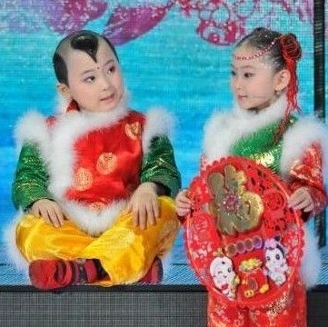 鄧鳴賀(左)在春晚上。