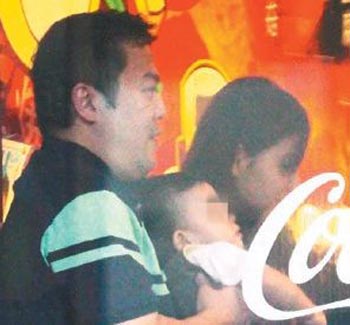 韋汝曾未婚生子，后嫁入豪門