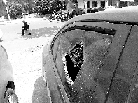 有個人晃了一圈后,寶馬、現(xiàn)代、越野的車窗都“長”出大窟窿 有個人晃了一圈后,寶馬、現(xiàn)代、越野的車窗都“長”出大窟窿