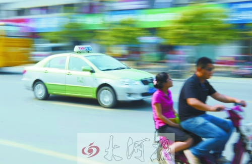 街頭的出租車數(shù)量,直接影響著市民出行。