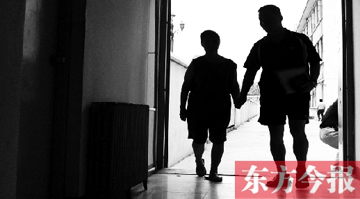生活節(jié)奏加快，再加上工作壓力大，現(xiàn)在年輕人很容易忽略退休在家、更需要關(guān)心的老人 記者 張曉冬/圖