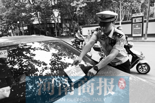 有了這張挪車(chē)卡，不會(huì)泄露隱私，別人又能方便地聯(lián)系上自己記者 邱曉峰/攝