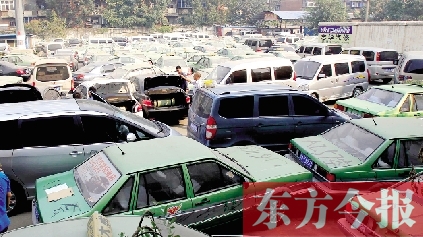 國慶期間，鄭州市客運(yùn)管理處查處的大批非法營運(yùn)車輛