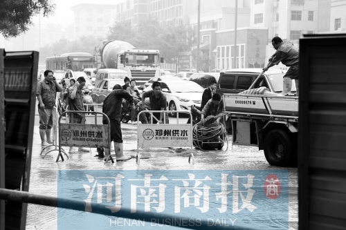 工作人員正在搶修，預計今晚能恢復供水