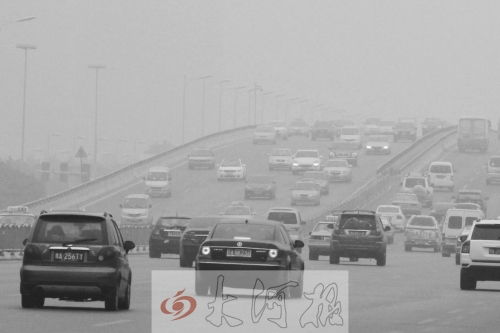 省會鄭州的霧霾中,機動車尾氣平均占24%,嚴(yán)重時占60%。