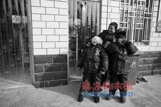 少不更事的孤兒被送往開封市福利院。
