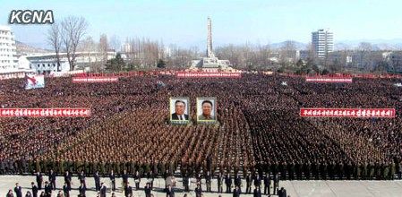 朝鮮民眾稱，朝鮮軍民“將在任意時(shí)期、對(duì)任意對(duì)象隨意實(shí)施無止境的正義打擊，一定實(shí)現(xiàn)民族的夙愿祖國統(tǒng)一大業(yè)”。