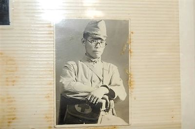韓國媒體5月23日還公布了日本老兵松本正義當年在軍隊服役的圖片。