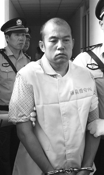 王書金前日被帶往邯鄲中院受審。 新華社發(fā)