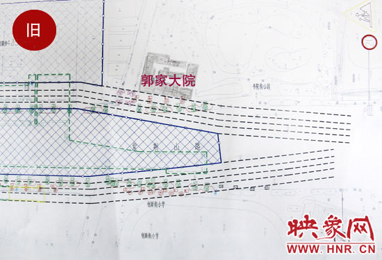 原先圖紙上顯示，在紫荊山路東側(cè)和西側(cè)，各設計了4條臨時通道。