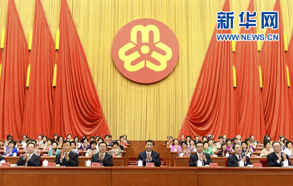 習近平、李克強、張德江、俞正聲、劉云山、王岐山、張高麗等在主席臺就座，祝賀大會召開。