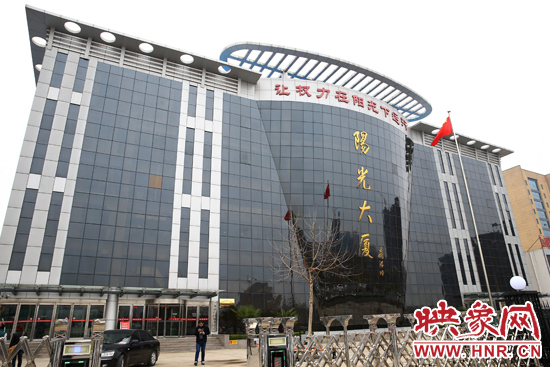 2011年4月，蘭考縣為民服務(wù)中心入住陽光大廈，目前，共有行政職能部門39個(gè)