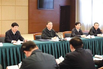 3月25日，王岐山在山東省臨沂市蒙陰縣主持召開蒙陰縣委常委擴(kuò)大會(huì)議。