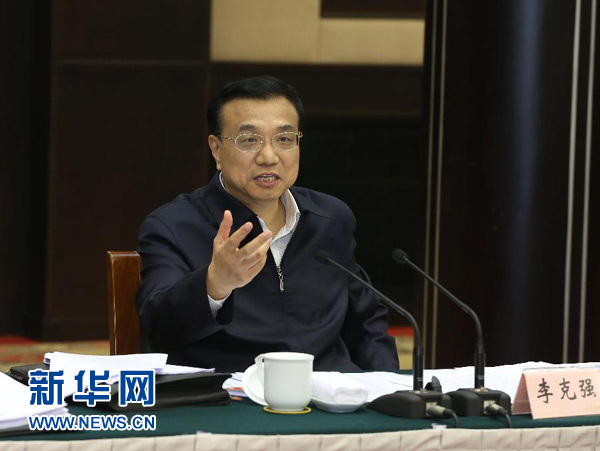 4月28日，中共中央政治局常委、國務(wù)院總理李克強在重慶主持召開座談會