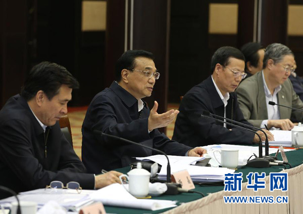 月28日，中共中央政治局常委、國務(wù)院總理李克強在重慶主持召開座談會