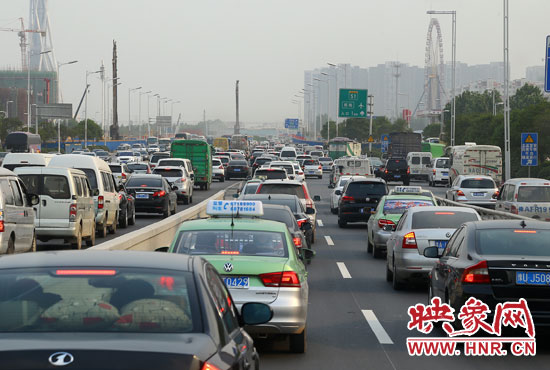 5月1日零時(shí)至3日24時(shí)，全省高速公路安全平穩(wěn)運(yùn)行，累計(jì)車(chē)流量440.53萬(wàn)輛。