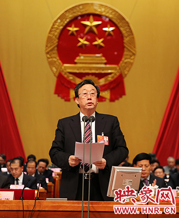 在表決通過各項(xiàng)決議后，省委書記、省人大常委會主任郭庚茂作出講話