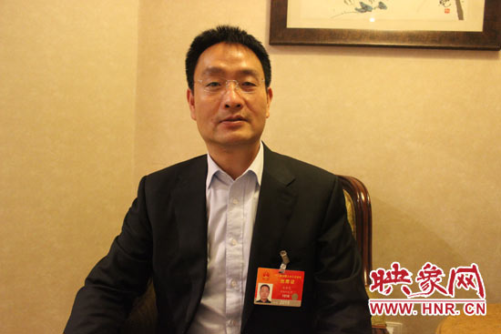 全國(guó)人大代表、輝縣市張村鄉(xiāng)裴寨社區(qū)黨總支書記裴春亮
