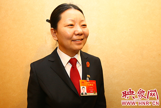 全國人大代表、河南省寶豐縣人民法院副院長、鬧店鎮(zhèn)法庭庭長朱正栩