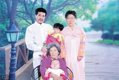 徐純合與家人合影。徐純合微博截圖