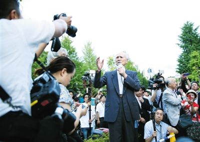 23日，91歲的日本前首相村山富市在東京街頭演講，反對日本政府強(qiáng)行推進(jìn)安保法案。