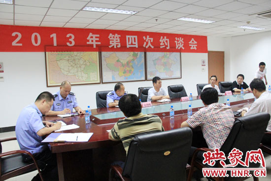 7月4日，河南省公安廳高速交警總隊聯(lián)合有關部門，對9家多次違法的企業(yè)所屬車輛嚴重違法情況進行通報。