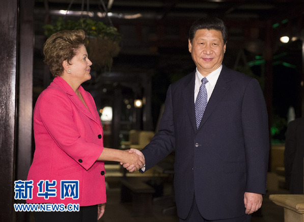 3月27日，國(guó)家主席習(xí)近平在南非德班會(huì)見巴西總統(tǒng)羅塞夫。新華社記者 蘭紅光 攝