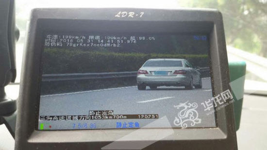 這輛奔馳車(chē)在高速路上時(shí)速達(dá)199公里。市交通執(zhí)法高速一支隊(duì)六大隊(duì)供圖