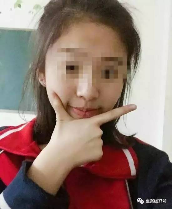 17歲高中男生教室里掐死女同學(xué)，被訴故意殺人和強(qiáng)奸