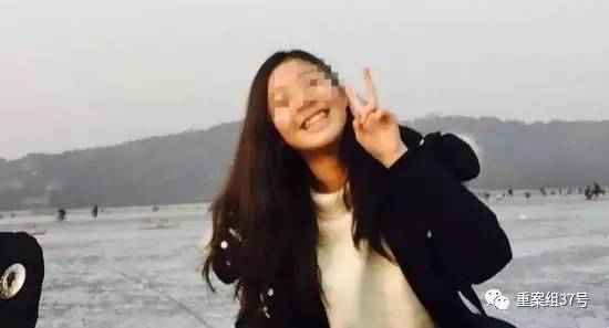 17歲高中男生教室里掐死女同學(xué)，被訴故意殺人和強(qiáng)奸