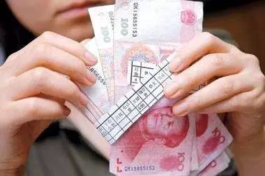 最低工資標(biāo)準(zhǔn)上調(diào)，在原最低工資標(biāo)準(zhǔn)線的勞動(dòng)者工資將提高，到手工資會(huì)跟著上漲。