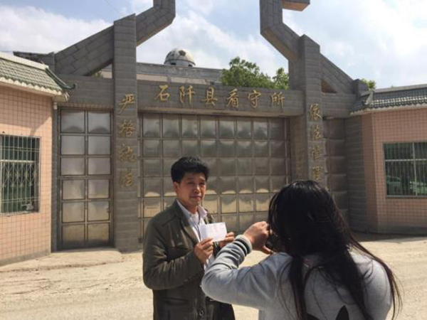 陳全松父親給看守所中的兒子交生活費(fèi)。