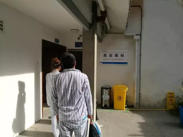 又是空調(diào)！一家4口空調(diào)間吃海鮮3人倒下