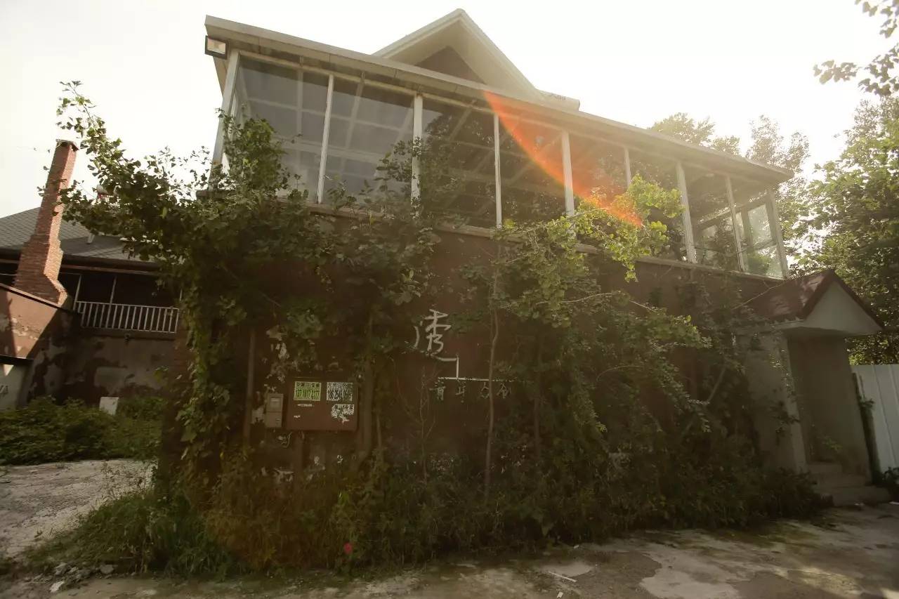 ▲失戀博物館位于北京市通州區(qū)宋莊鎮(zhèn)的一個重創(chuàng)空間內(nèi)，這里是一個藝術(shù)家集聚區(qū)。