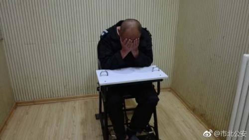  打人男子。圖片來源：青島市公安局市北分局官方微博