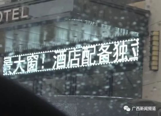 于是，民警將這一情況匯報(bào)給指揮中心，請(qǐng)求120醫(yī)護(hù)人員到達(dá)現(xiàn)場(chǎng)急救。