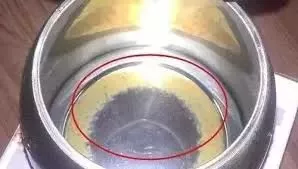 太惡心！女游客竟用酒店燒水壺煮自己的臟內(nèi)褲