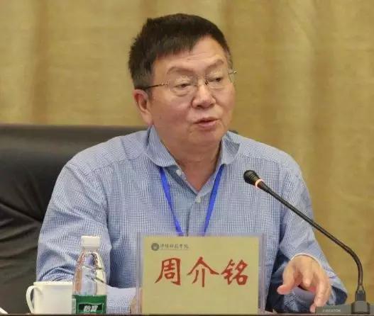 今次落馬的雷寒出生于1957年7月，其學(xué)習(xí)、工作都在重慶醫(yī)科大學(xué)。