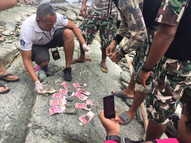  11日，泰方在打撈出的中國遇難者遺體的衣服內(nèi)發(fā)現(xiàn)了人民幣。
