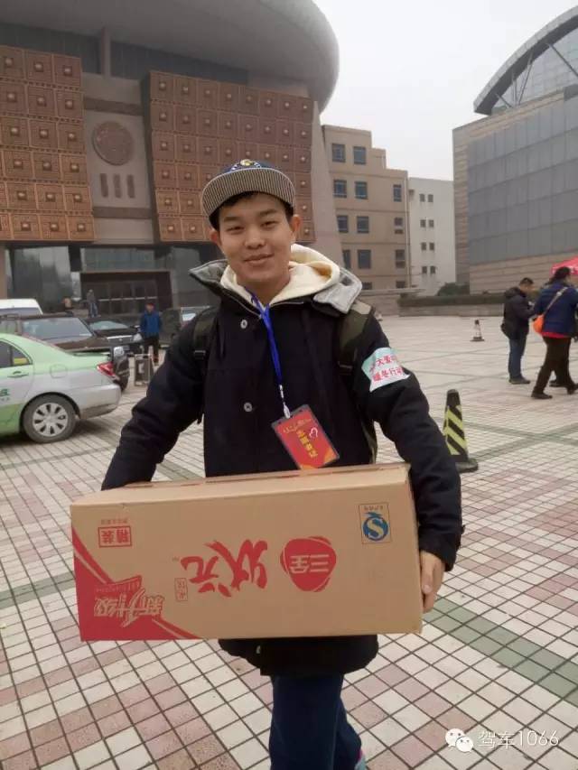 河南電臺(tái)1066主持人小澤，搬送愛(ài)心餃子。