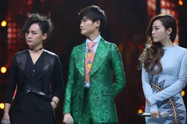 李宇春、周筆暢、張靚穎湖南臺跨年晚會同框