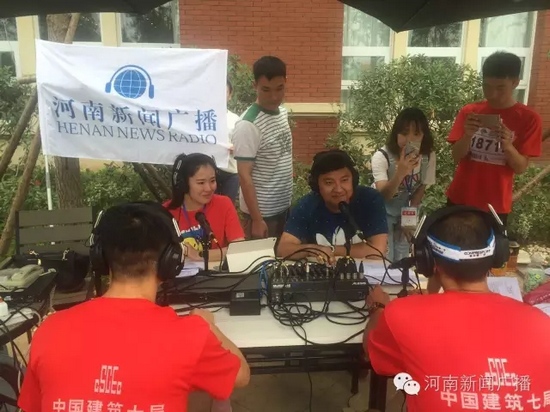 直播間被圍觀群眾包圍啦，是不是沒有看過我們的直播？