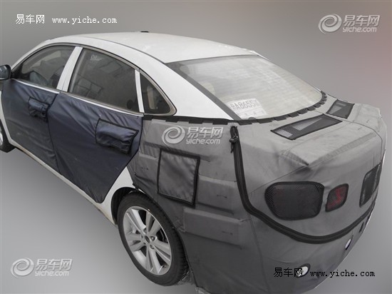 北京現(xiàn)代全新中級(jí)車(chē)