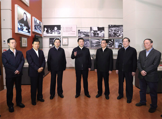 年11月29日，新一屆中共中央政治局常委到國(guó)家博物館參觀《復(fù)興之路》展覽時(shí)