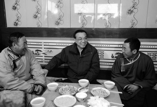 今年2月4日，李克強(qiáng)來到內(nèi)蒙古興安視察，與村民們拉家常