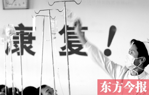 不少人嫌去醫(yī)院看病費(fèi)時(shí)費(fèi)錢，可是很多病癥并不是網(wǎng)上問問專家、自行買藥吃就能治療的