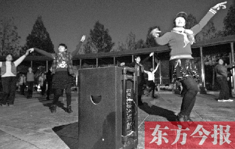 做到既讓跳舞的人有地方，又不影響他人休息，這才是化解矛盾的根本出路