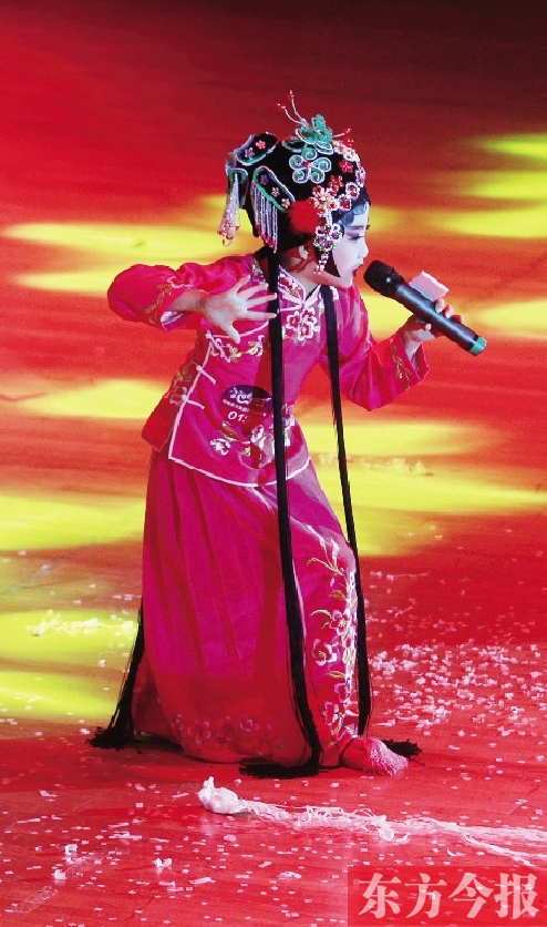 11月16日，《非常6+1》河南區(qū)總決賽現(xiàn)場，入圍選手們上演了一場精彩的比賽