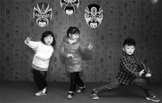 11月19日，鄭州市銘功路小學(xué)的金名劇場(chǎng)
