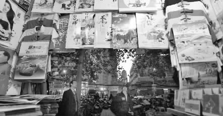 11月25日，鄭州市福壽街一家臺(tái)歷、掛歷專營(yíng)店店主稱，上貨半個(gè)多月了，生意一直很冷清
